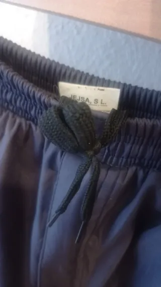 Pantalón gris impermeable forrado