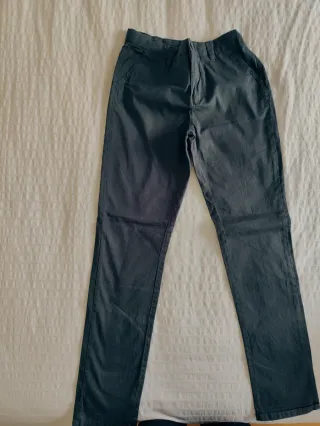 Pantalón chico gris sin estrenar