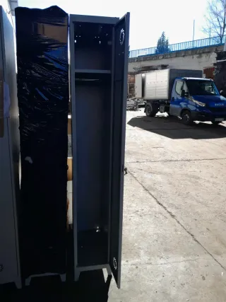 Taquilla individual 1,90m x 0,30m x 0,50m