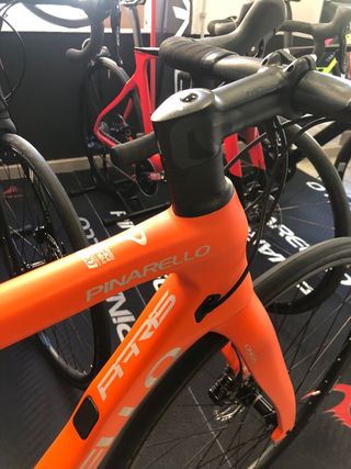 Bicicleta Pinarello Paris 105 12V Naranja