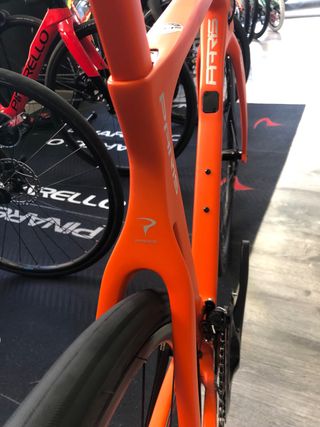 Bicicleta Pinarello Paris 105 12V Naranja