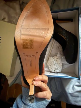 Zapatos de tacón Marypaz negros y plateados