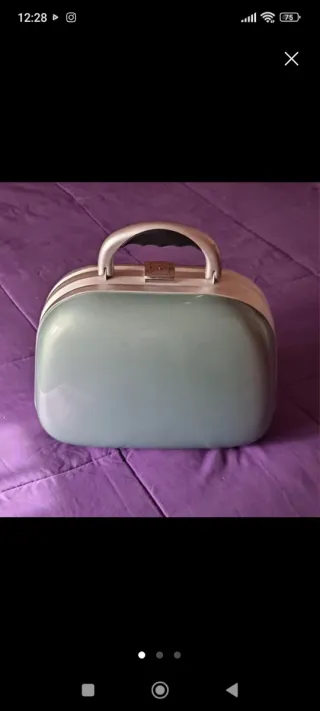 Neceser rígido de mano plateado y verde azulado