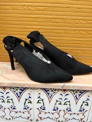 Botines negros con lazo