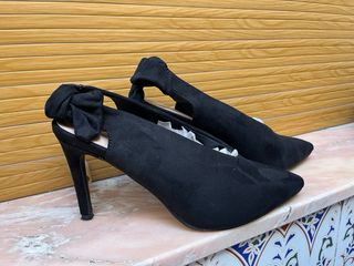 Botines negros con lazo