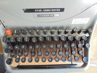 Máquina de escribir Olivetti Lexicon 80