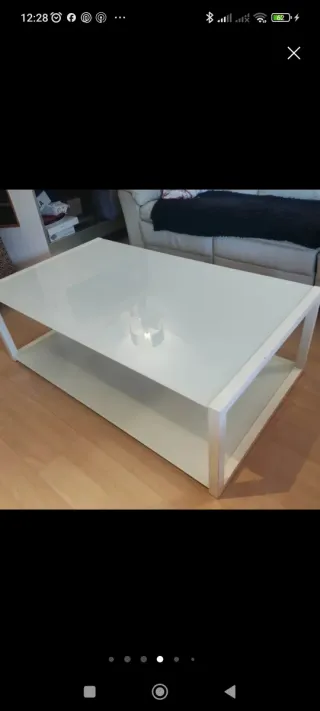 Mesa de centro blanca con cristal