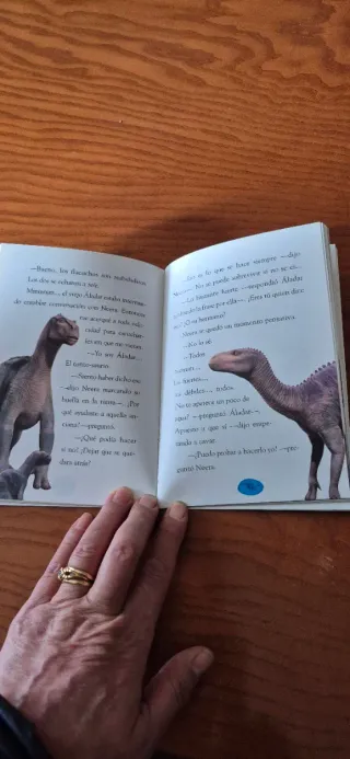 Dinosaurio (Minilibros Disney) (Spanish Edition)