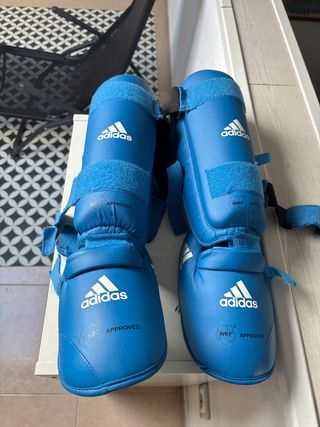 Protecciones Adidas WKF Piernas Azul talla S