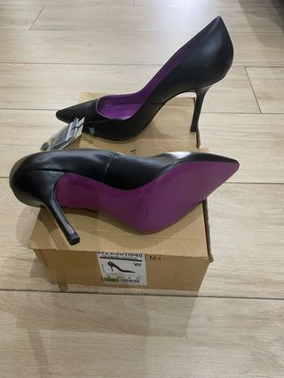 Zapatos Zara Stilettos Negros Talla 39, piel .