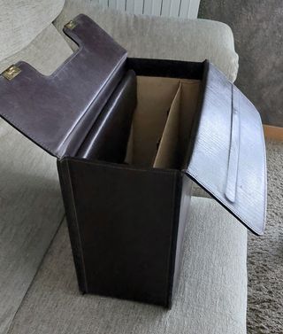 Maletín de piel marrón