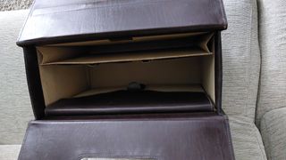 Maletín de piel marrón