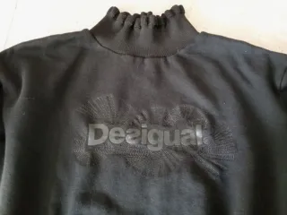 Sudadera Desigual Negra.