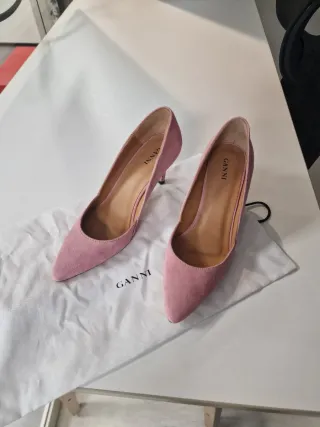 Zapatos de tacón Ganni rosa ante