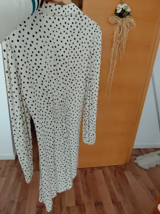 Vestido lunares blanco y negro