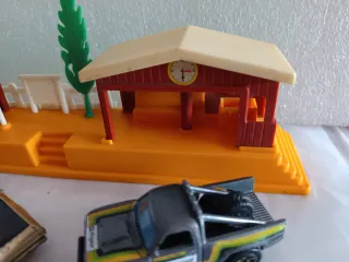 Diorama Estación Tren 1/64 con 2 Coches