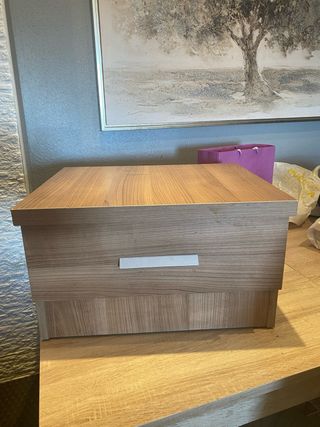 Mesita de noche de madera