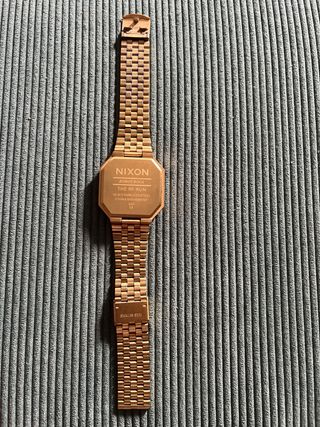 Reloj Nixon Re-Run Dorado y Negro