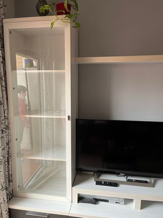 Mueble comedor vitrina madera y cristal