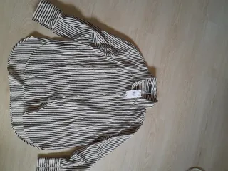 Conjunto de pantalon y camisa a rayas Mango