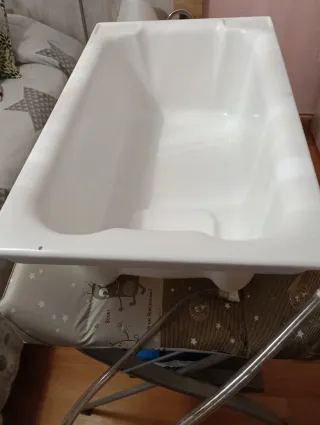 Cambiador con bañera y bandeja