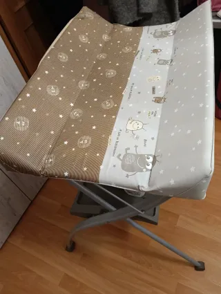 Cambiador con bañera y bandeja