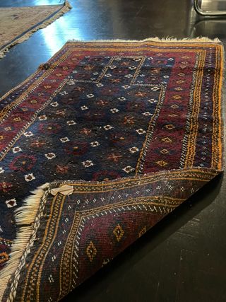 Alfombra persa de lana azul y roja