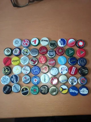 Collezione 53 tappi di birra. Diversi. Vari paesi