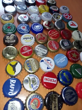 Collezione 53 tappi di birra. Diversi. Vari paesi