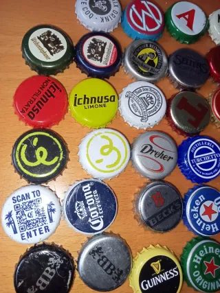 Collezione 53 tappi di birra. Diversi. Vari paesi