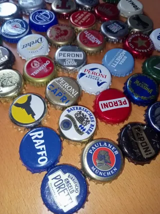 Collezione 53 tappi di birra. Diversi. Vari paesi