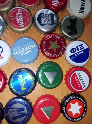 Collezione 53 tappi di birra. Diversi. Vari paesi