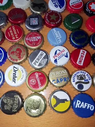 Collezione 53 tappi di birra. Diversi. Vari paesi
