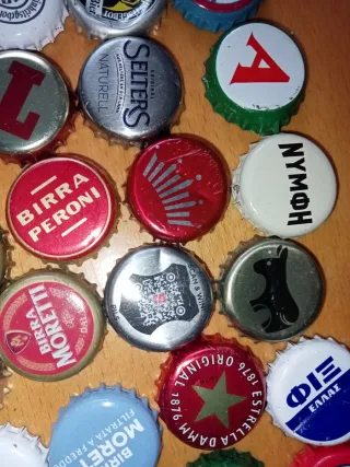 Collezione 53 tappi di birra. Diversi. Vari paesi