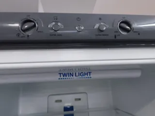 Nevera combi Indesit plateada