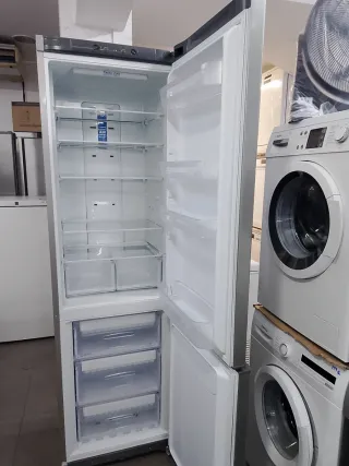 Nevera combi Indesit plateada