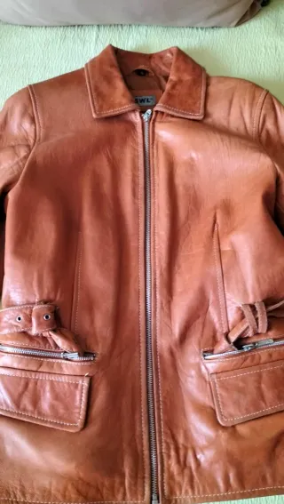 Cazadora de cuero marrón