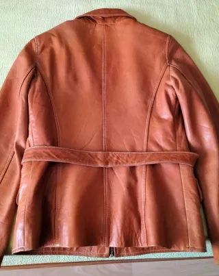 Cazadora de cuero marrón