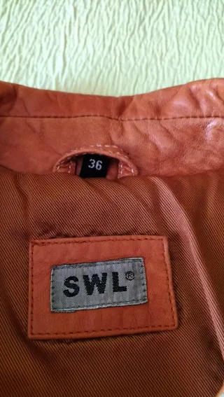 Cazadora de cuero marrón