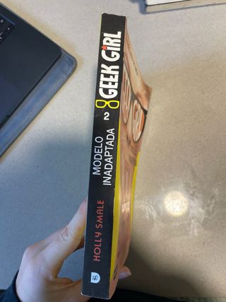 Geek Girl 2. Modelo inadaptada: Geek Girl 2