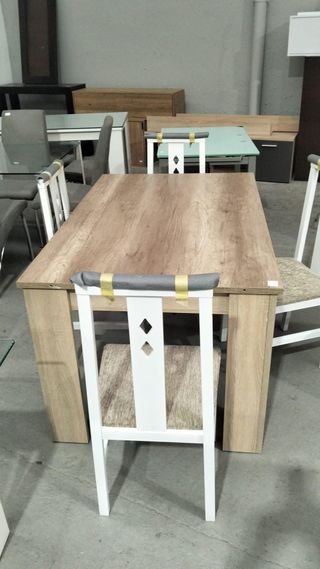 Mesa de comedor de madera