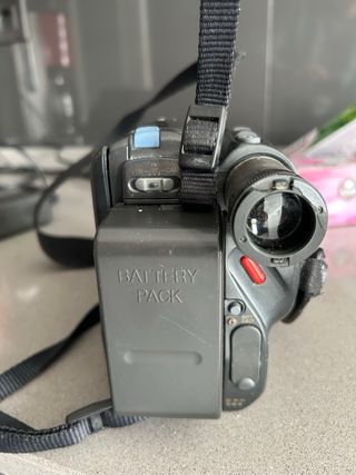 Videocámara Panasonic NV-S1 con accesorios