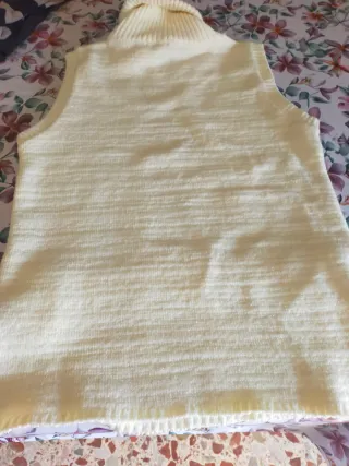 Jersey cuello alto sin mangas