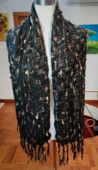 Sciarpa nera con dettagli multicolor