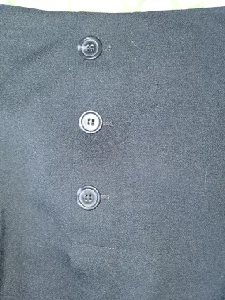 Falda casual negra con botones