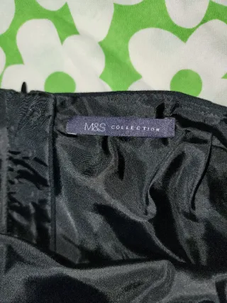 Falda casual negra con botones