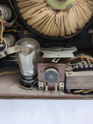 Radio Philips V6A Antigua