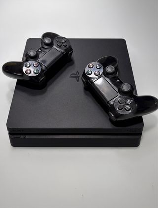 PS4 Slim 500GB Negra + 2 Mandos + Juego