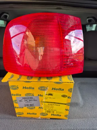 Piloto trasero izquierdo HELLA 9EL 140 063-021