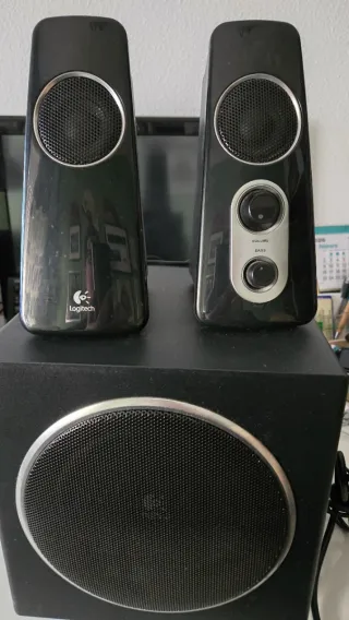 Equipo Logitech Negro Sonido Muy Bueno